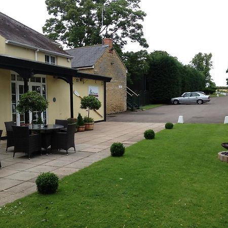 Millhouse Hotel And Riverside Restaurant Sharnbrook Extérieur photo